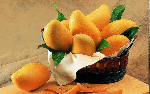 Очищенные плоды манго